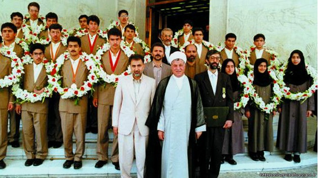 یزد فردا محمد حسین تقوایی زحمتکش مریم میرزاخانی ملکه ریاضی جهان زندگی نامه افتخارات