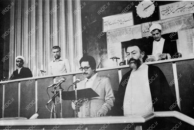 یزد فردا: مراسم تحلیف بنیصدر، نخستین رئیسجمهوری ایران یزد فردا: مراسم تحلیف بنیصدر، نخستین رئیسجمهوری ایران