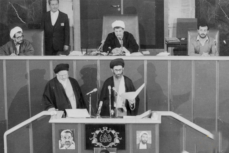 یزد فردا: مراسم تحلیف سید علی خامنه ای رئیسجمهوری ایران یزد فردا: مراسم تحلیف سید علی خامنه ای رئیسجمهوری ایران