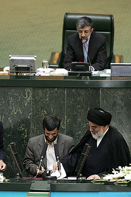 یزد فردا: مراسم تحلیف محمود احمدی نژاد رئیسجمهوری ایران یزد فردا: مراسم تحلیف محمود احمدی نژاد رئیسجمهوری ایران