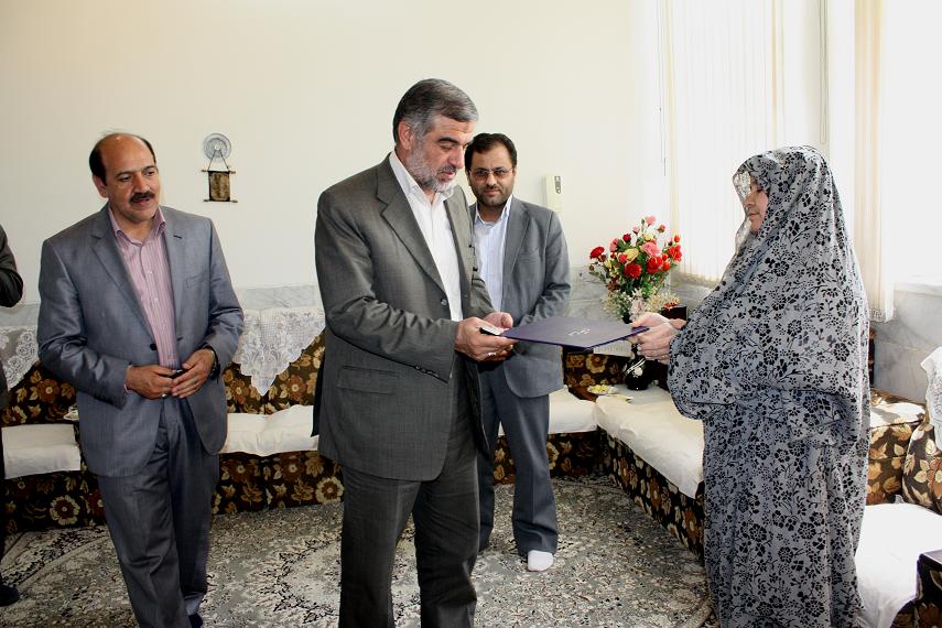 http://www.yazdfarda.com/media/news_gal/file_1814.jpeg