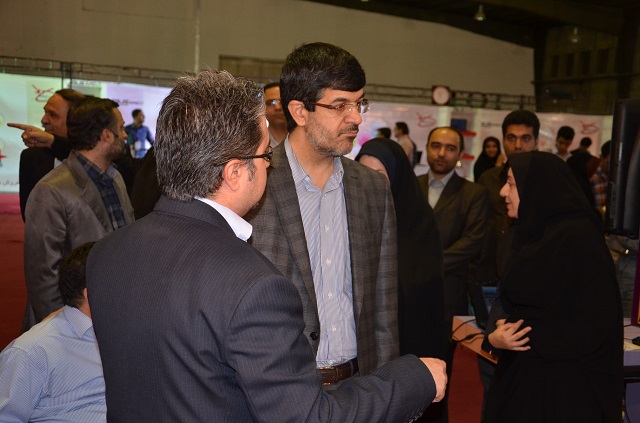 محمد حسین تقوایی زحمتکش :گزارش اختصاصی دهمین نمایشگاه کامپیوتر و موبایل : بازدید کامیتکسی معاون برنامه ریزدی استاندار یزد  