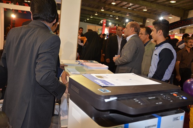 محمد حسین تقوایی زحمتکش :گزارش اختصاصی دهمین نمایشگاه کامپیوتر و موبایل : بازدید کامیتکسی فرماندار یزد