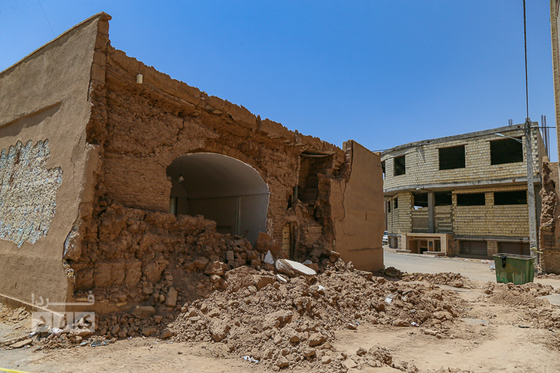 تخریب منزل مسکونی و فرونشست زمین بر اثر سیل اخیر