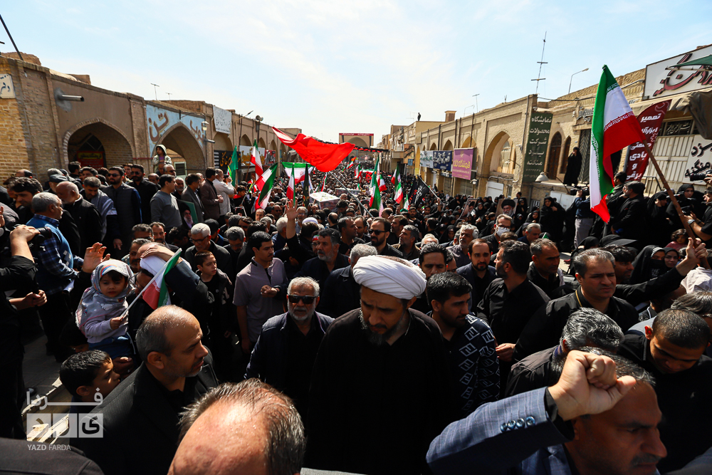 تشییع باشکوه پیکر مطهر شهدا در یزد