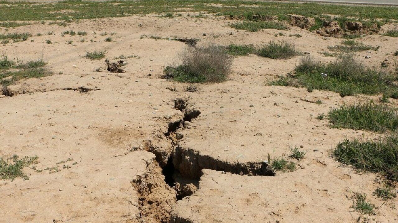 فرونشست ۱۵ سانتی‌متری سالانه زمین در دشت یزد ـ اردکان