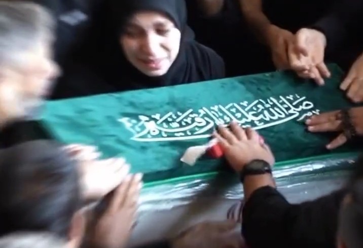 ببینید| لحظه ورود پیکر مطهر نوه خردسال رهبر شهید انقلاب به مصلی تهران