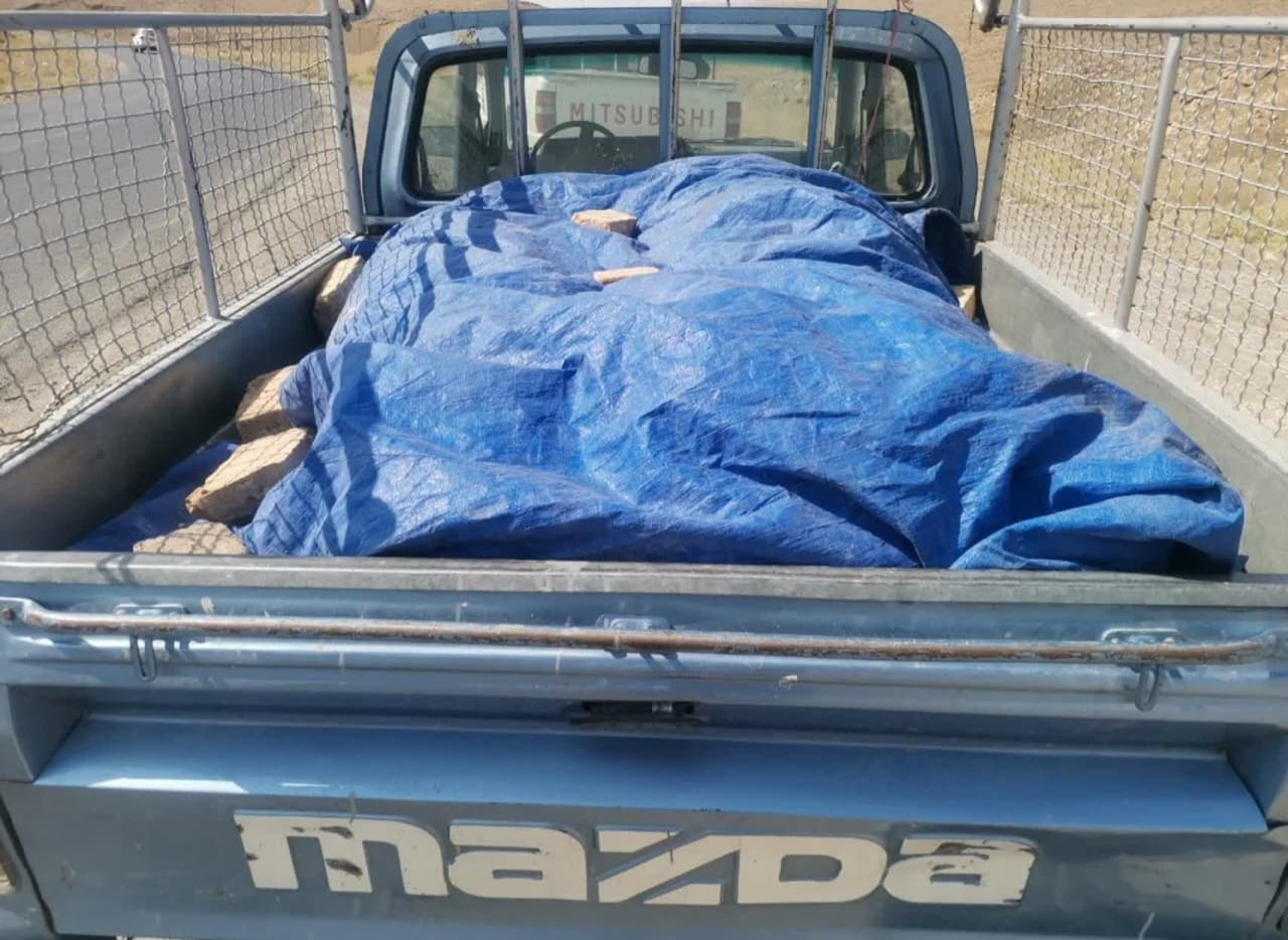 کشف یک تن و۳۲۰کیلوگرم آرد دولتی خارج ازشبکه در تفت