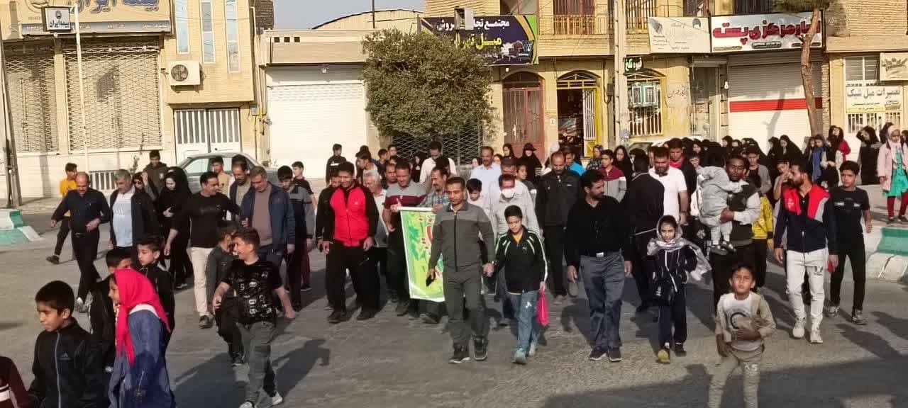 همایش بزرگ پیاده روی خانوادگی در خاتم برگزار شد