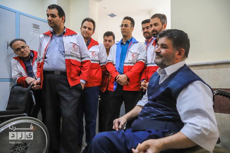بازدید و دیدار کارکنان جمعیت هلال احمر با جمعی از جانبازان استان یزد