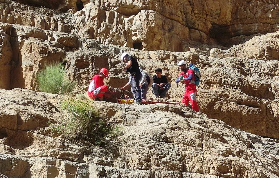 نجات جوان ۱۹ ساله در ارتفاعات مهریز