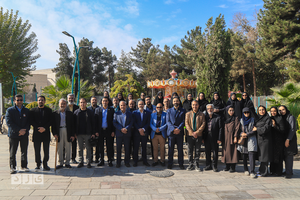 اتوبوس خبر شهرداری یزد در ایستگاه سازمان عمران و بازآفرینی فضاهای شهری و سازمان فاوا