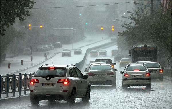 هشدار آبگرفتگی و لغزندگی جاده‌ها در کرمان