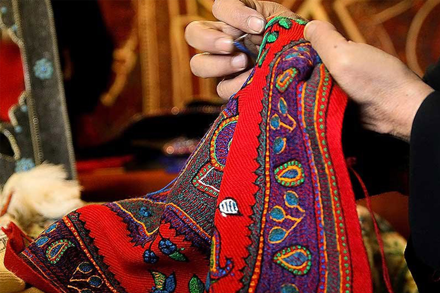 مهر اصالت ضامن ورود به بازارهای بین الملل/ بازار صنایع دستی پولساز می شود
