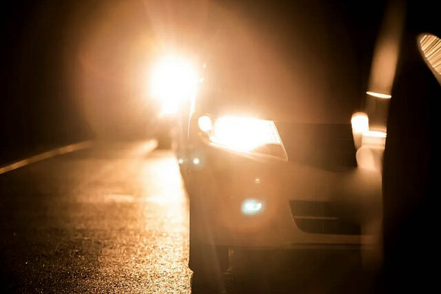 چراغ‌های رنگی خودرو با نور خیرکننده ممنوع است