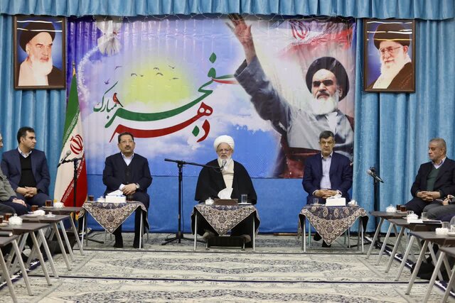 صنایع و معادن کشور خودکفایی را مورد اهتمام داشته باشند