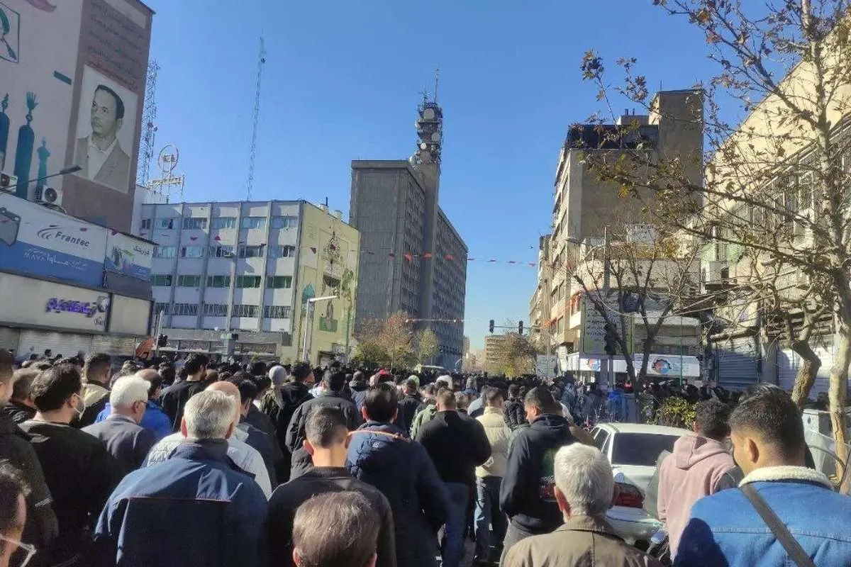 تفاوت اعتراض‌های۱۴۰۱ و ۱۴۰۴/ طرز مواجهه پزشکیان با این اعتراض ها تا کنون از تبدیل آن به بحران جلوگیری کرده