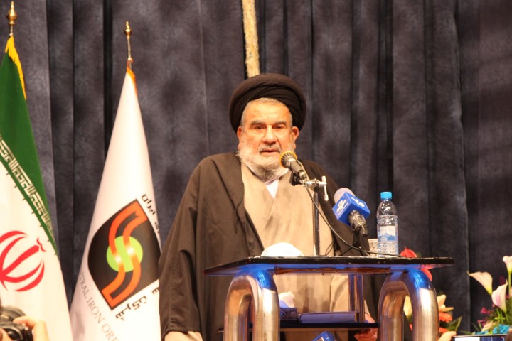 افتخار میکنم جز اولین روحانیونی بودم که با آغاز قیام و نهضت انقلاب به ندای امام خمینی (ره) لبیک گفتم