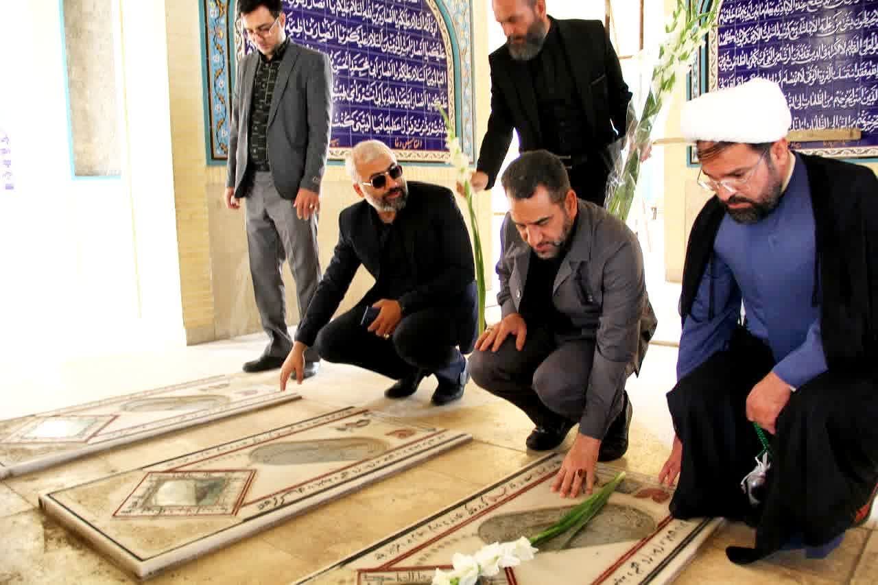 ادای احترام معاون سیاسی، امنیتی و اجتماعی استاندار یزد به آیت الله خاتمی و شهدای اردکان
