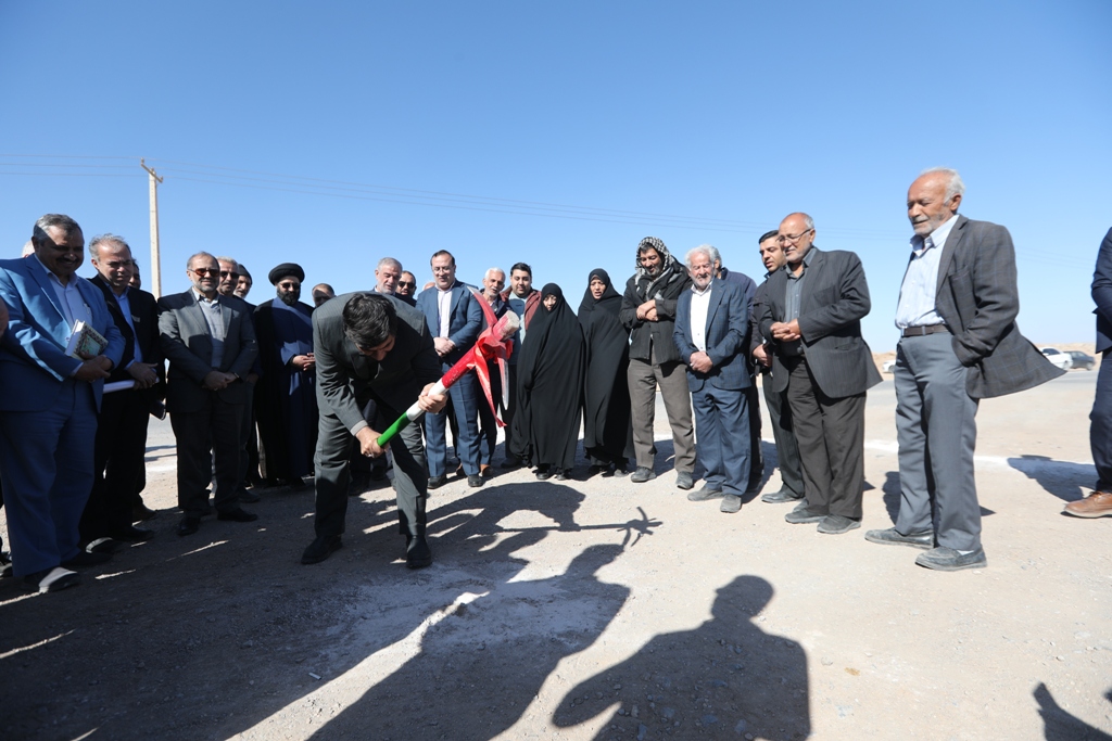 کلنگ احداث ادامه بلوار شهید ابراهیم ترک به زمین زده شد/ رینگ شرقی شهر یزد تکمیل می‌شود