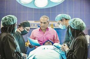 میرحسینی خطاب به منتقدین سریال مدیری :: سریال را ببینید و لذت ببرید 