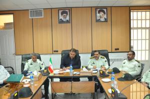 نشست فرماندار خاتم با فرمانده،، رؤساي كلانتري، فرماندهان پاسگاه و مديران ستادي منطقه انتظامي شهرستان خاتم