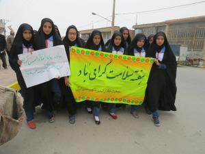 پیاده روی اعضا کانون دانش آموزی هلال احمر شهرستان ابرکوه