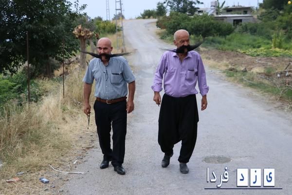 زندگی دو پسرعمو با سبیل ۸۰ سانتی! 