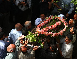 حسینیه محله زادگاه آذر یزدی گزینه نهائی  محل دفن آذر یزدی