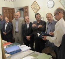 دیدار اولیاء و جمعی از اعضای مجمع استانداران و استانداران اسبق یزد با خانواده مرحوم دبیران اولین استاندار یزد+عکس