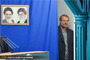 لاریجانی: دولت اسلامی موظف است نان شب مردم را تامین کند