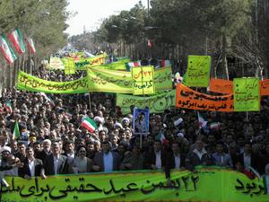 اجراي برنامه هاي هنري در راهپيمايي 22 بهمن