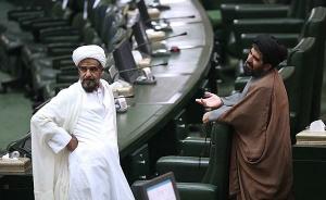 مسئولان ابرکوه برای شفای  حجت الاسلام والمسلمین دخیل عباس زارع زاده  نماینده 5 شهرستان  استان یزد دعا کردند.