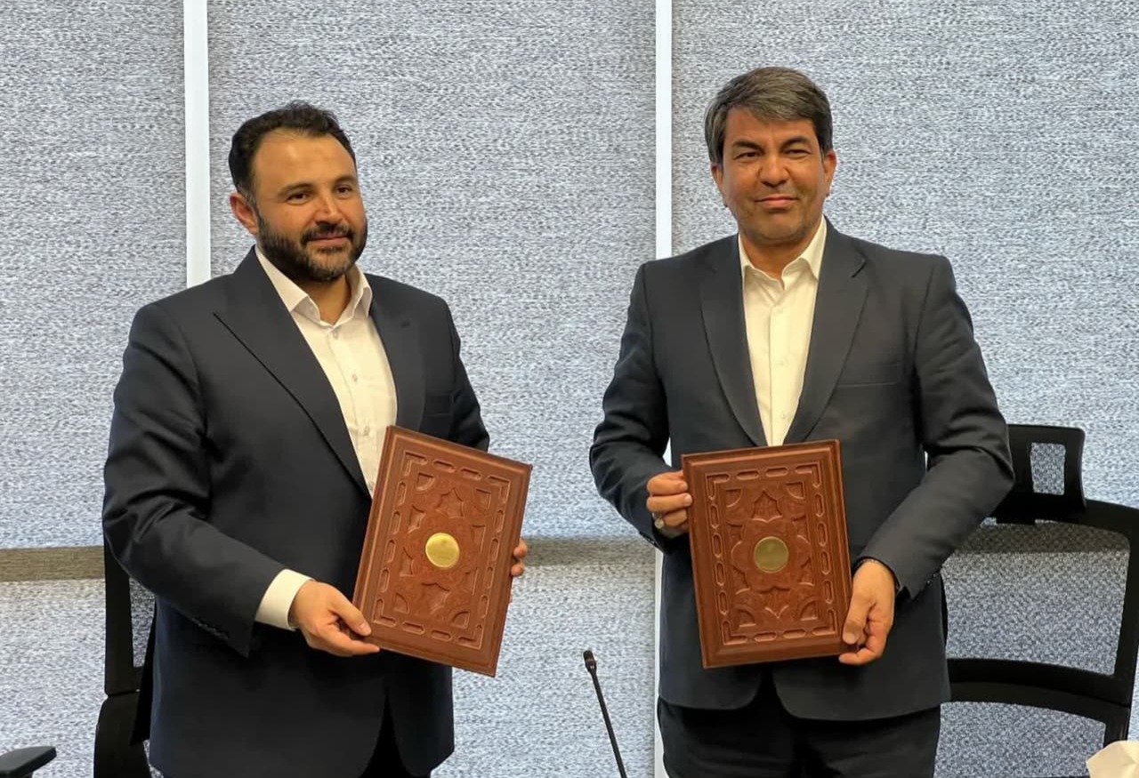 امضای تفاهم‌نامه راه‌اندازی اولین زیست‌بوم بانکداری تخصصی معدن کشور در کرمان/ تحولی بزرگ در مدیریت سرمایه‌گذاری‌های معدنی و شفافیت زنجیره ارزش معدن