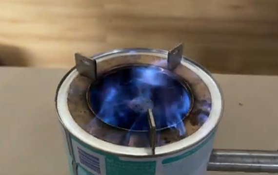 فیلم| نحوه ساخت اجاق گاز حرفه برای مسافرت با قوطی حلبی رب گوجه